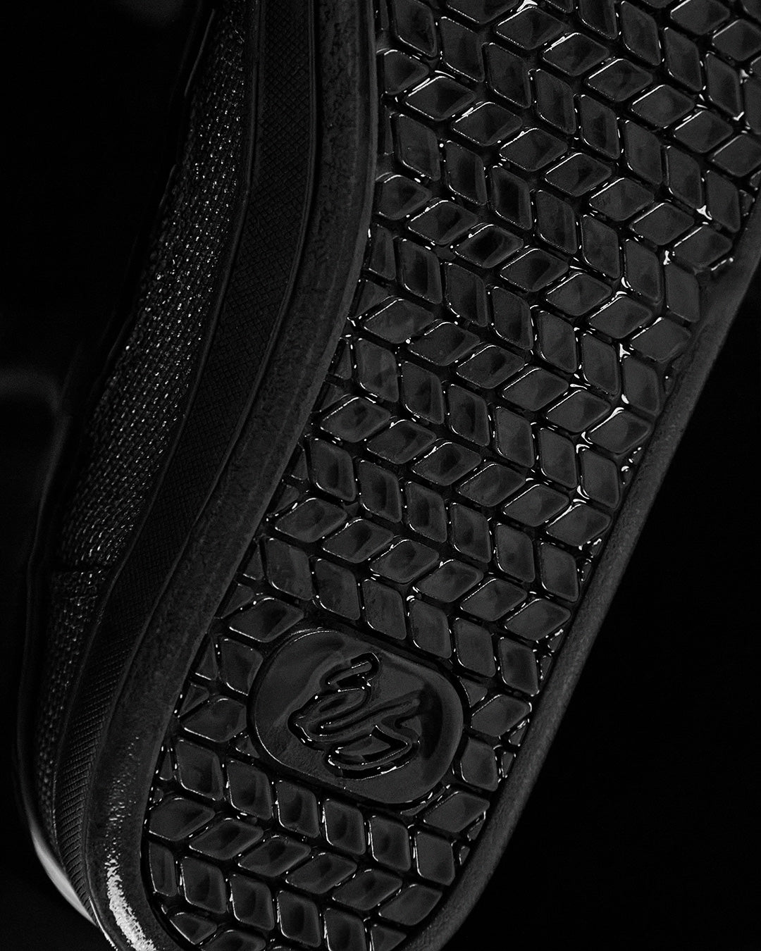ES KEVLAR ACCEL (BLACK)