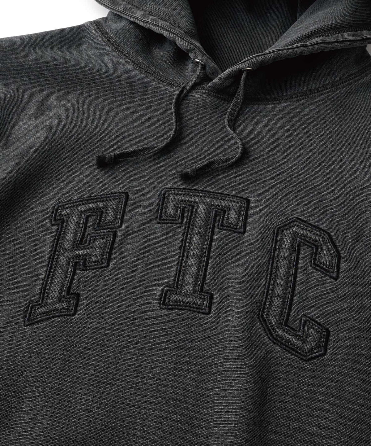 FTC CLASSIC COLLEGE APPLIQUE PULLOVER HOODED SWEATSHIRT
